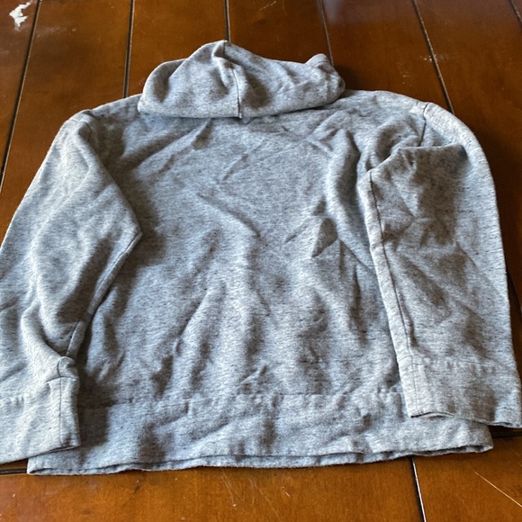 Old Navy size XL (14/16). Approximately 21 inches long. Nice condition - Picture 4 of 6